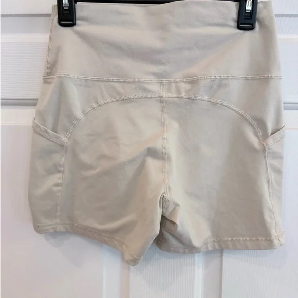 American Eagle Outfitters Cream High-Rise Bike Shorts - Picture 3 of 3